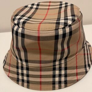 Burberry bucket hat
